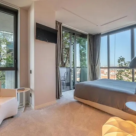 Exclusive In The Heart Of Milánó