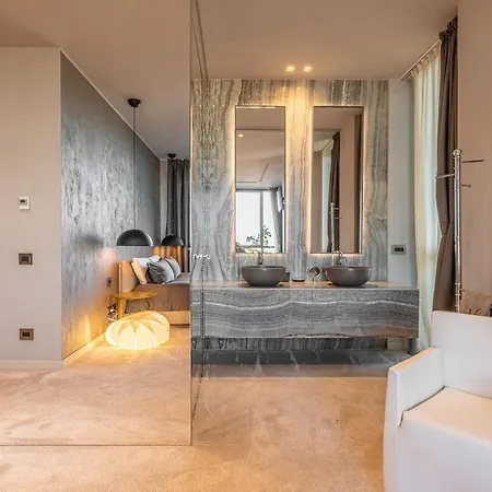 Exclusive In The Heart Of Apartman Milánó
