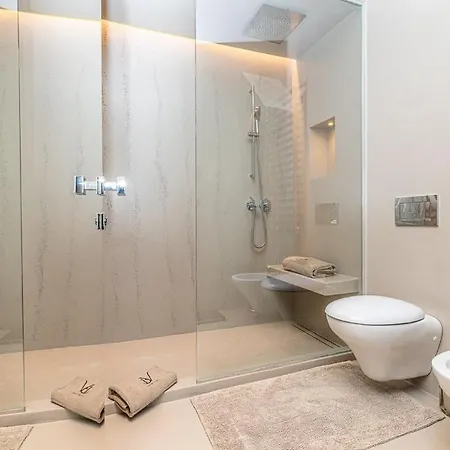 Exclusive In The Heart Of * Milánó